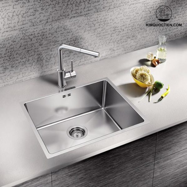 Chậu rửa chén Blanco Quatrus R15 500-IU có thể lắp đặt nổi hoặc lắp âm, tùy theo thiết kế bếp.