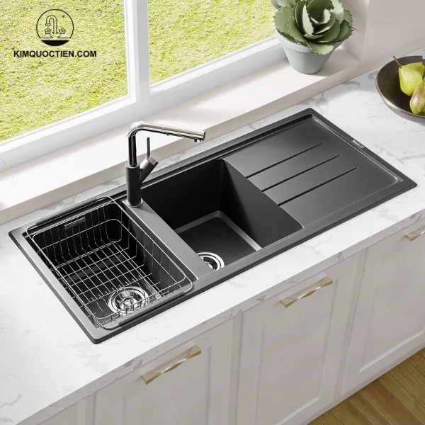 Cậu được mở rộng thêm bàn đá tạo sự thuận tiện cho người dùng khi rửa hoặc sơ chế món ăn