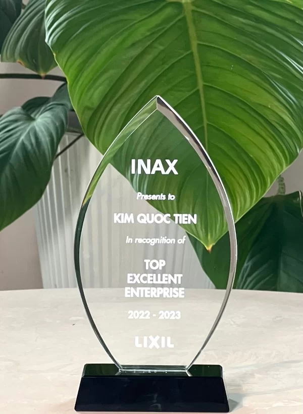 Kim Quốc Tiến với giải thưởng TOP 1 doanh số INAX lớn nhất khu vực Hồ Chí Minh Năm 2022-2023