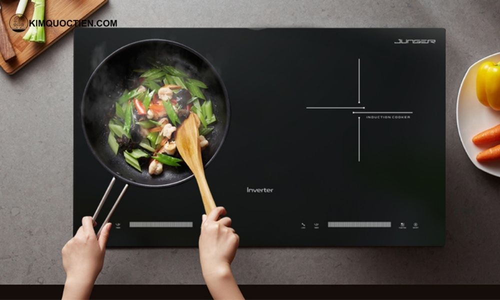 Bếp sử dụng công nghệ cảm ứng từ giúp nấu ăn nhanh, tiết kiệm điện