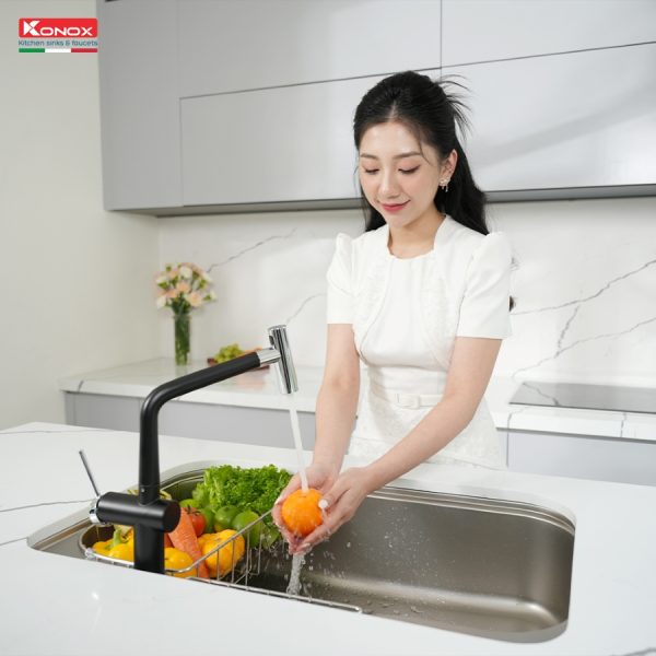 Vòi rửa bát dây rút Volta Black