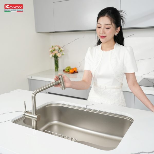 Vòi rửa bát dây rút Volta Nickel