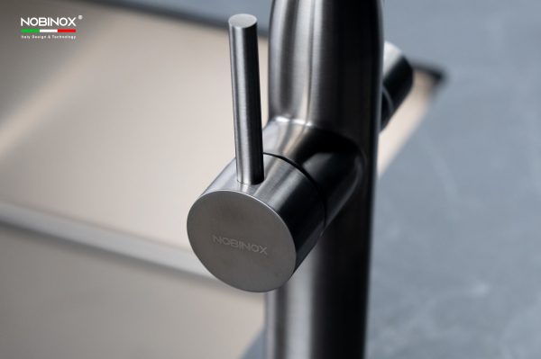 Vòi rửa chén NOBINOX VIVO NX570 ống mềm nóng lạnh 3 đường nước