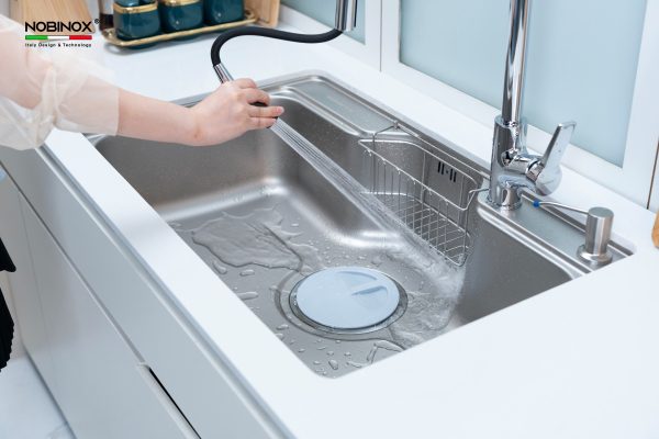 Vòi rửa chén NOBINOX LOFT NX533 dây rút nóng lạnh