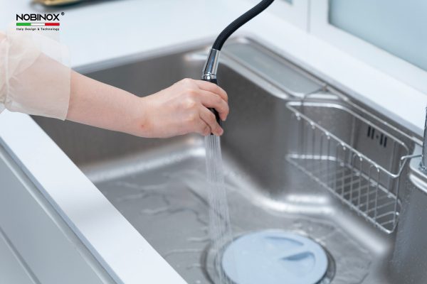 Vòi rửa chén NOBINOX LOFT NX533 dây rút nóng lạnh