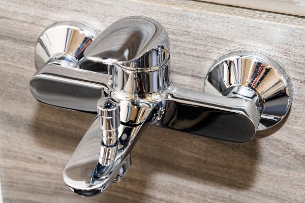 Củ sen tắm TOTO TBS06302V nóng lạnh dòng LH