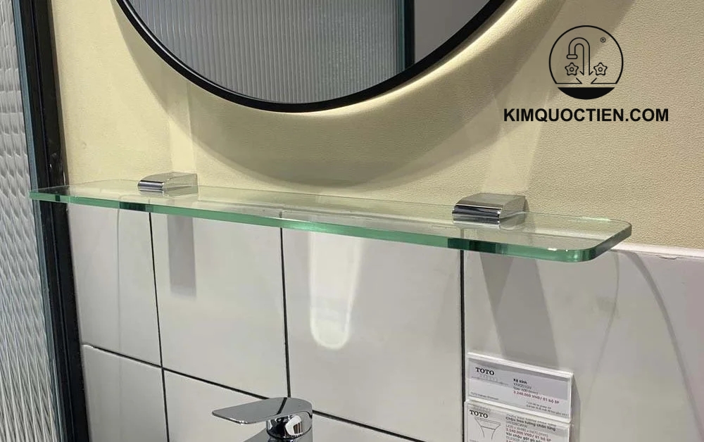 Kệ kính TOTO chịu tải tốt, thiết kế tinh gọn và bền bỉ, giúp giữ phòng tắm ngăn nắp và sử dụng lâu dài