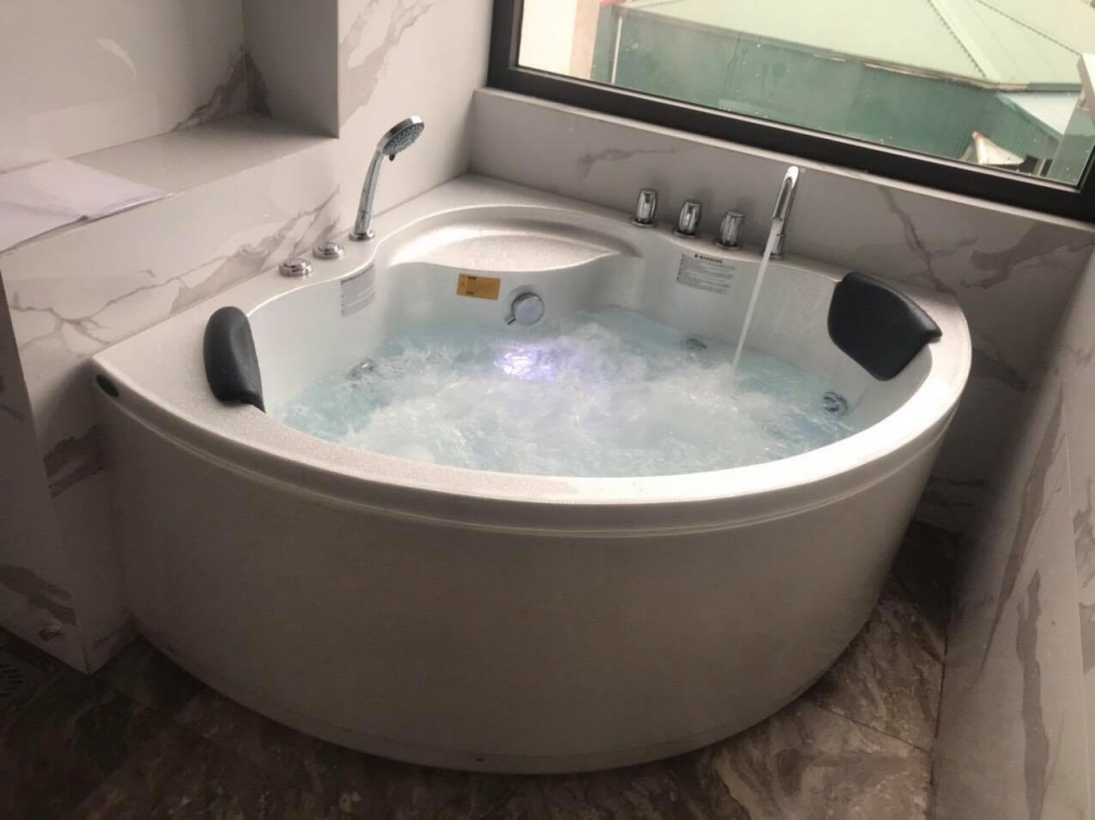 Công nghệ sục khí của bồn tắm massage góc giúp người dùng có thể thư giãn tại nhà