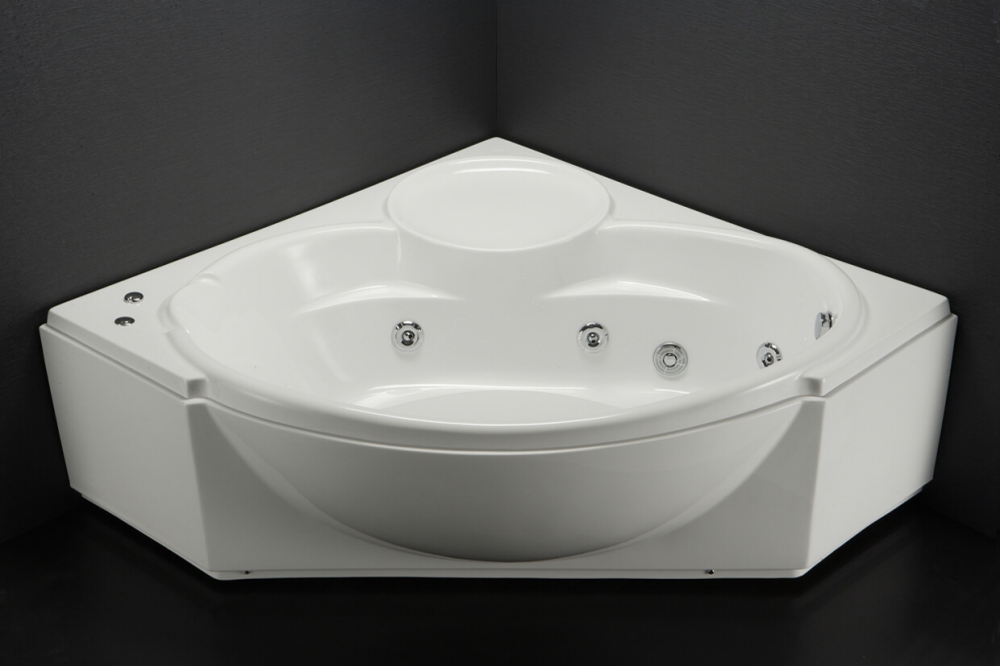 Bồn tắm góc Caesar sở hữu thiết kế nhỏ gọn, tiết kiệm diện tích