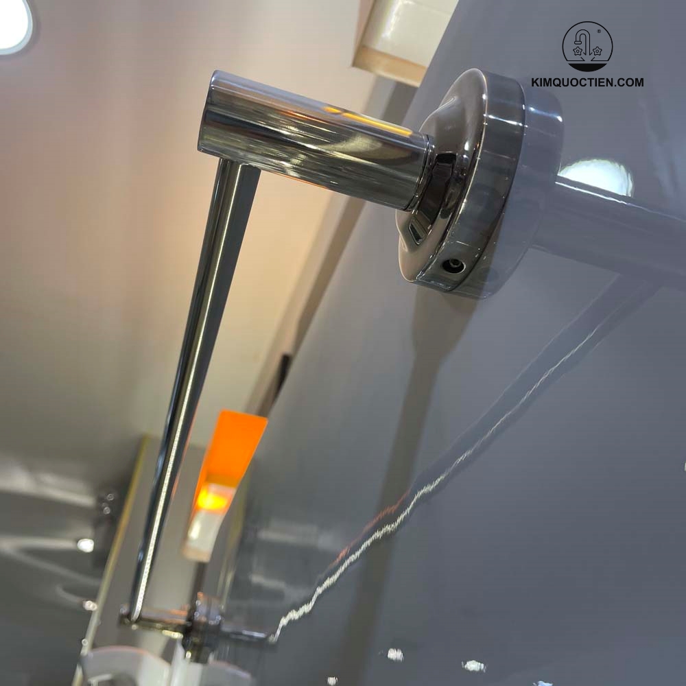 Giá treo khăn Caesar sở hữu kiểu dáng tinh tế, phù hợp nhiều phong cách nội thất