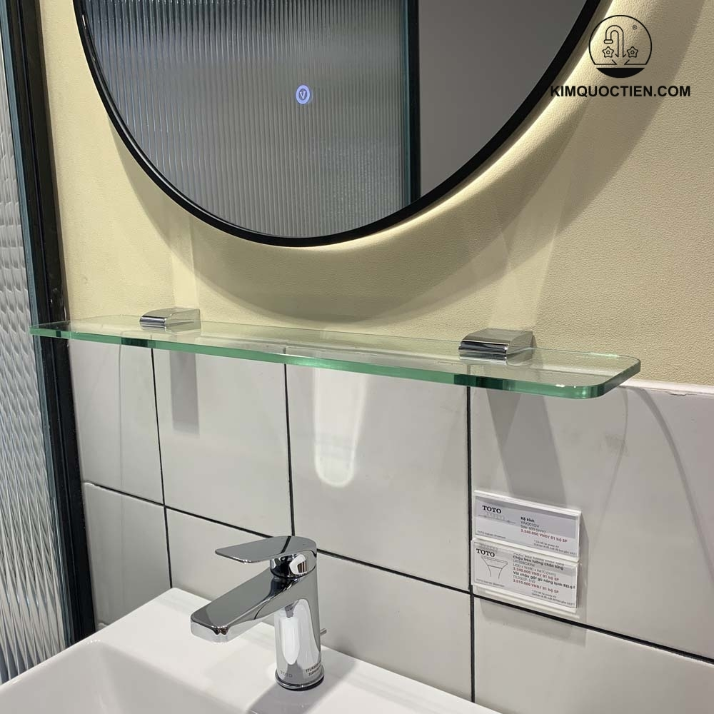 Kệ gương COTTO được sử dụng để sắp xếp các vật dụng cá nhân trong phòng tắm hoặc nhà vệ sinh