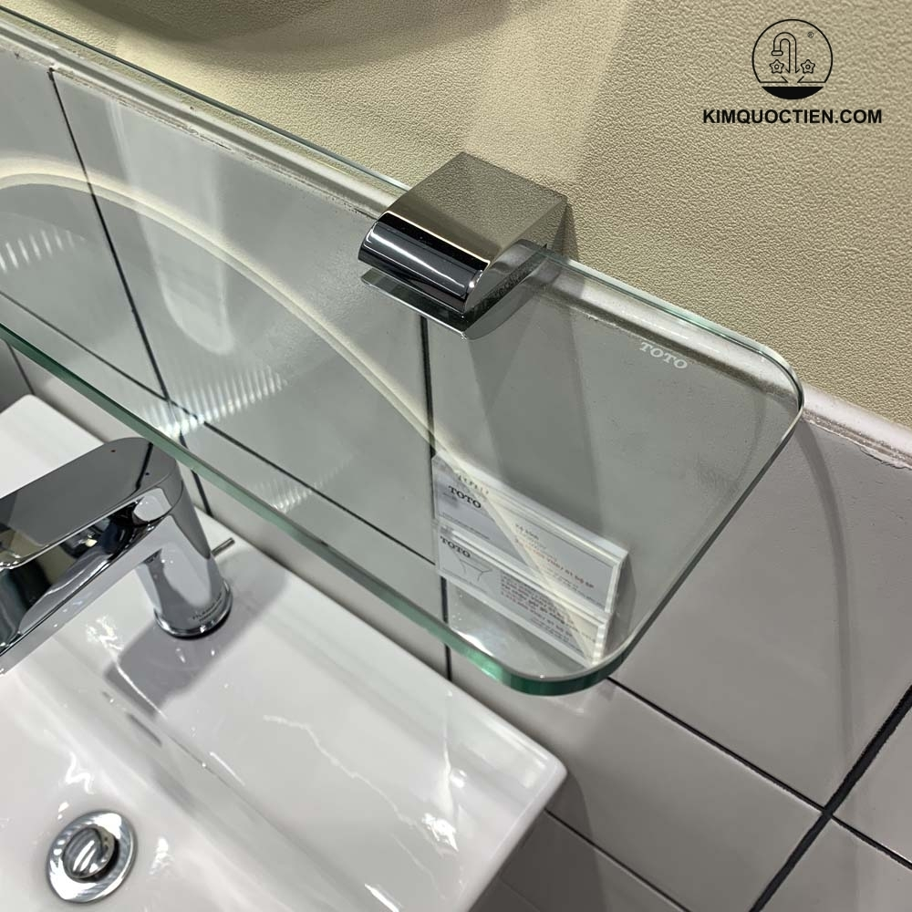 Kệ gương Coto được làm từ kính cường lực kết hợp giá đỡ inox 304 đảm bảo độ ổn định và an toàn