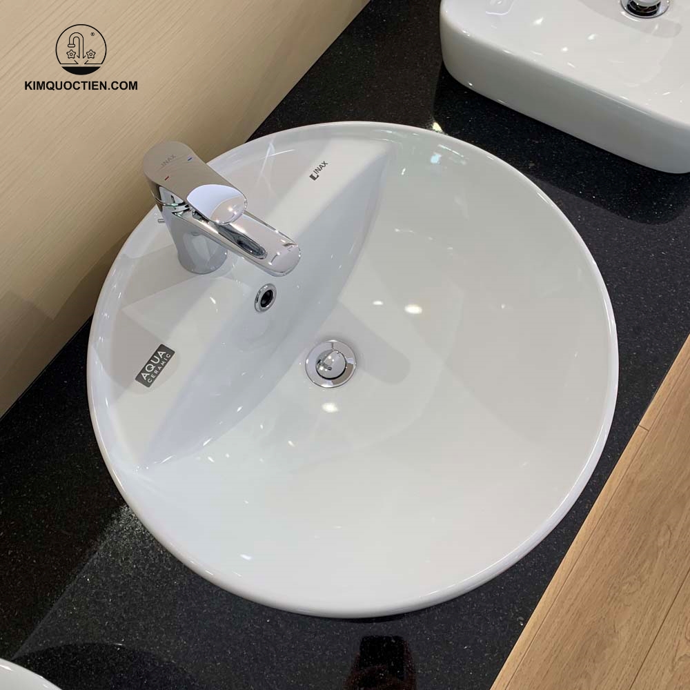 Lavabo Inax đặt bàn rất dễ thi công và lắp đặt