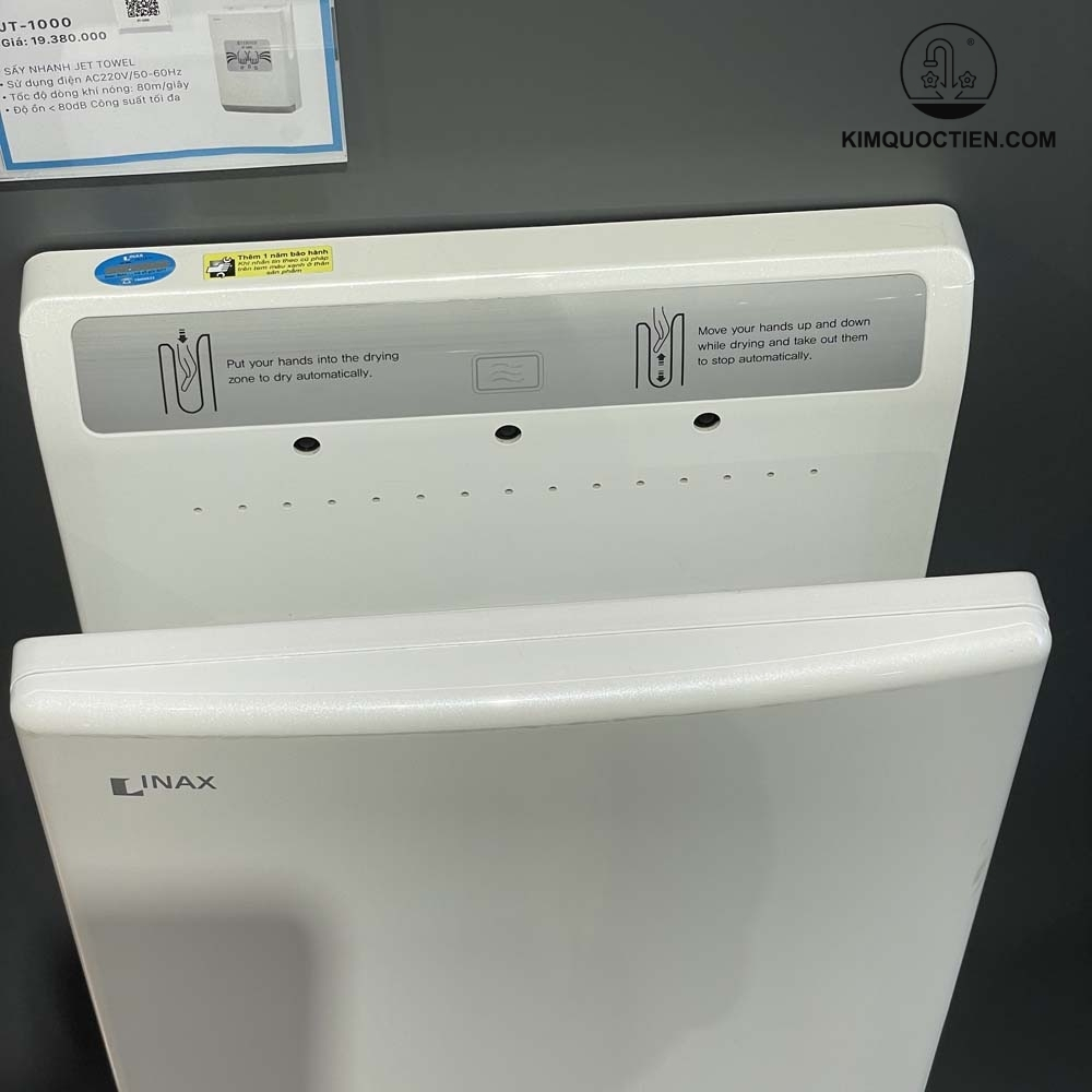 Máy sấy tay INAX được thiết kế với công suất lớn giúp quá trình sấy khô diễn ra nhanh chóng