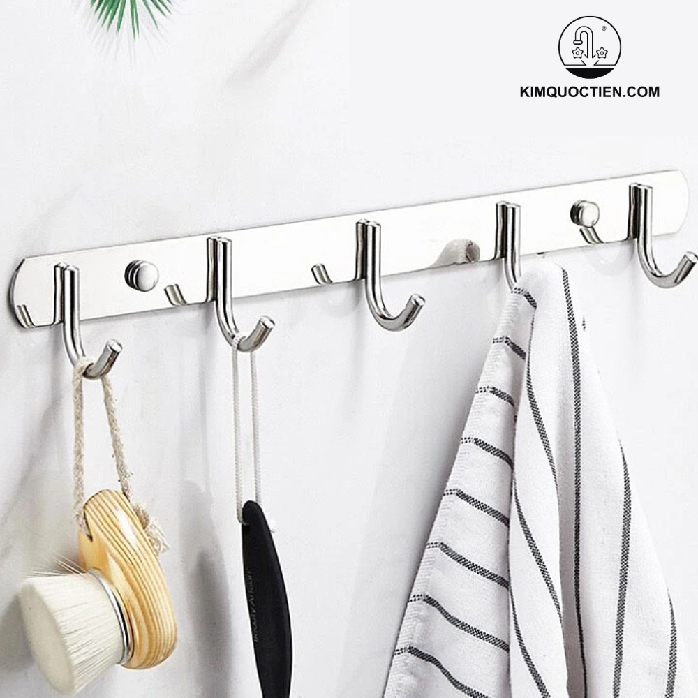 Móc treo quần áo TOTO được thiết kế để treo khăn, áo tắm và đồ dùng cá nhân một cách thuận tiện cho người sử dụng