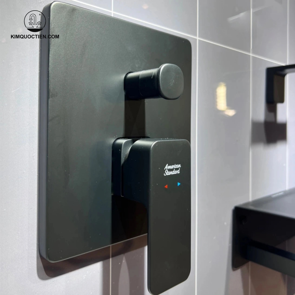 Sen tắm được phủ lớp mạ bên ngoài, giúp chống trầy xước, chống bám bẩn hiệu quả