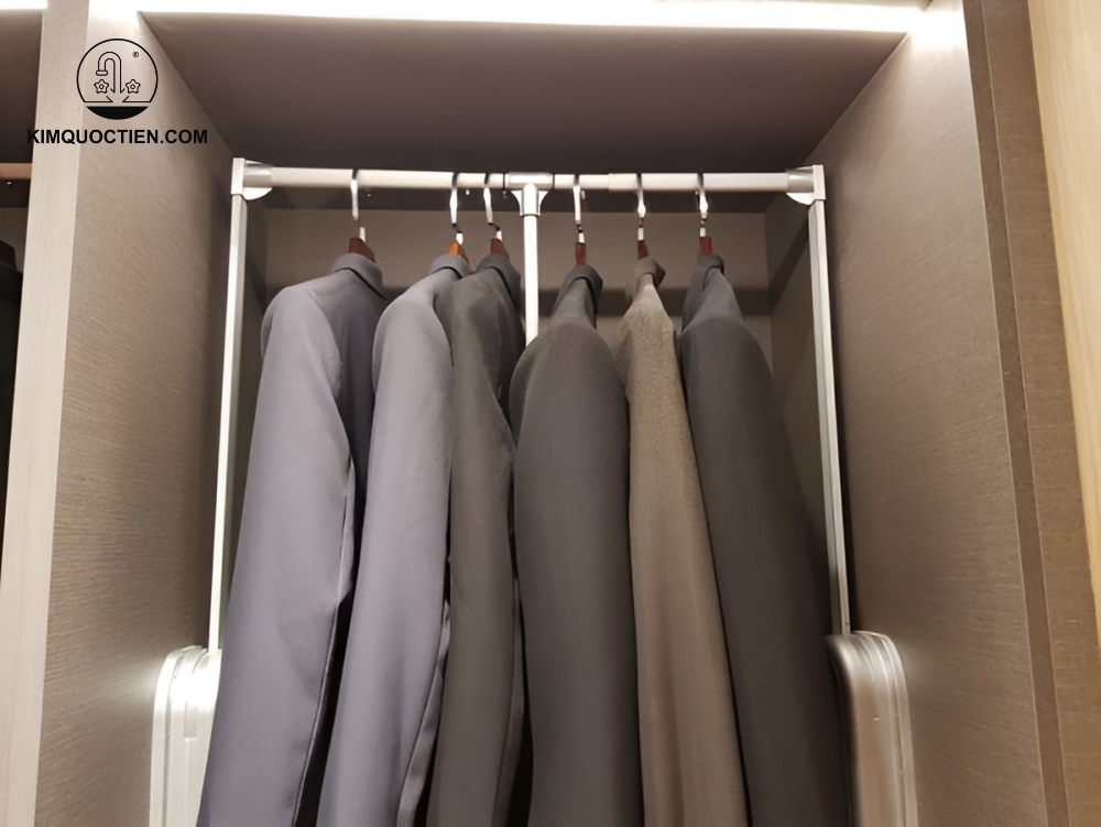 Suốt treo quần áo Garis sở hữu đa dạng kiểu dáng, phù hợp mọi loại tủ