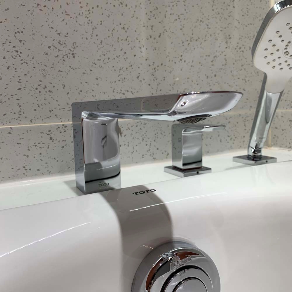 Vòi xả bồn TOTO – sang trọng, bền, tiết kiệm nước, dễ sử dụng