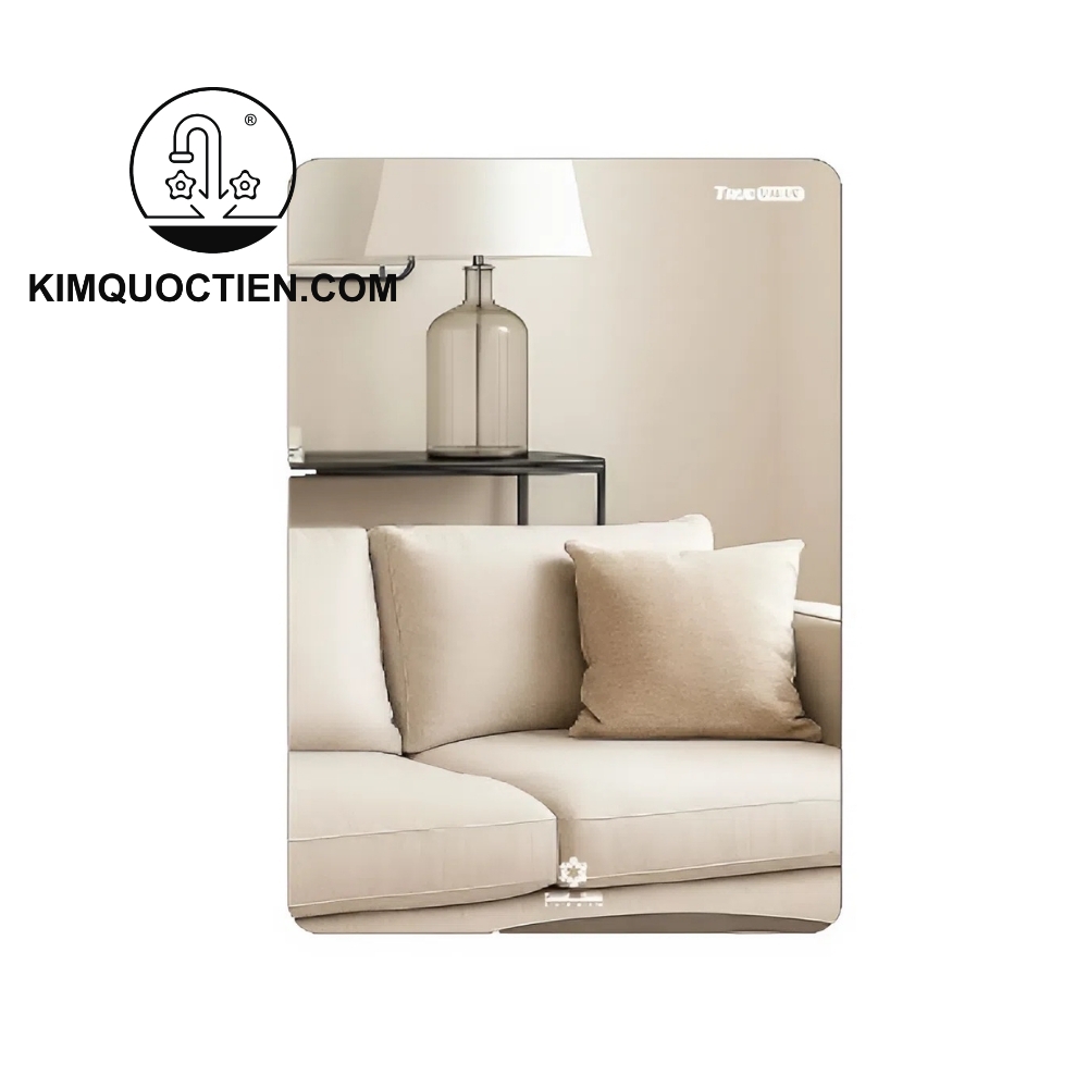 Gương trơn phản xạ ánh sáng hiệu quả, dễ lắp đặt, giúp không gian phòng tắm sáng và gọn gàng hơn.