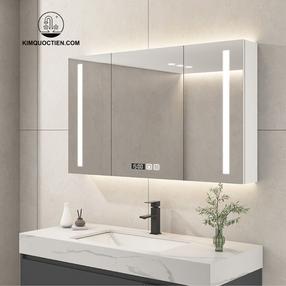Tủ gương tích hợp khoang chứa phía sau gương soi, giúp giảm đồ đặt bên ngoài và mở rộng không gian sử dụng trong phòng tắm.