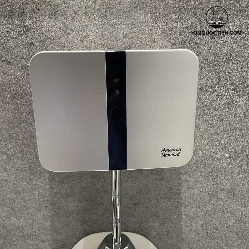 American Standard WF-8619 sử dụng cảm biến hồng ngoại để kích hoạt xả nước