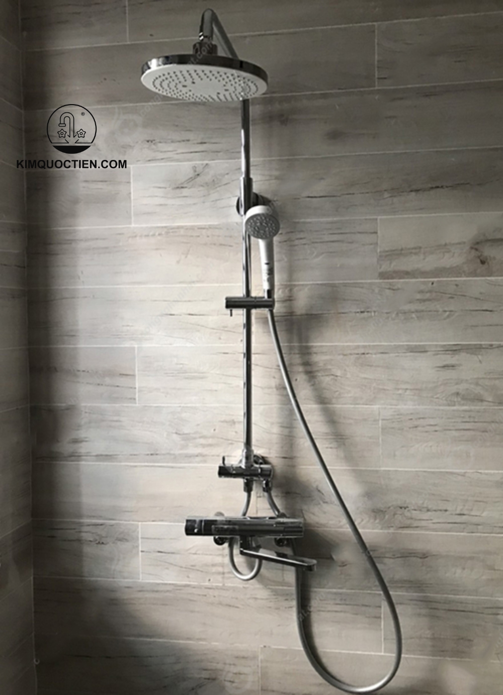 Vòi sen cây TOTO tạo tia nước đồng đều phù hợp nhiều nhu cầu tắm