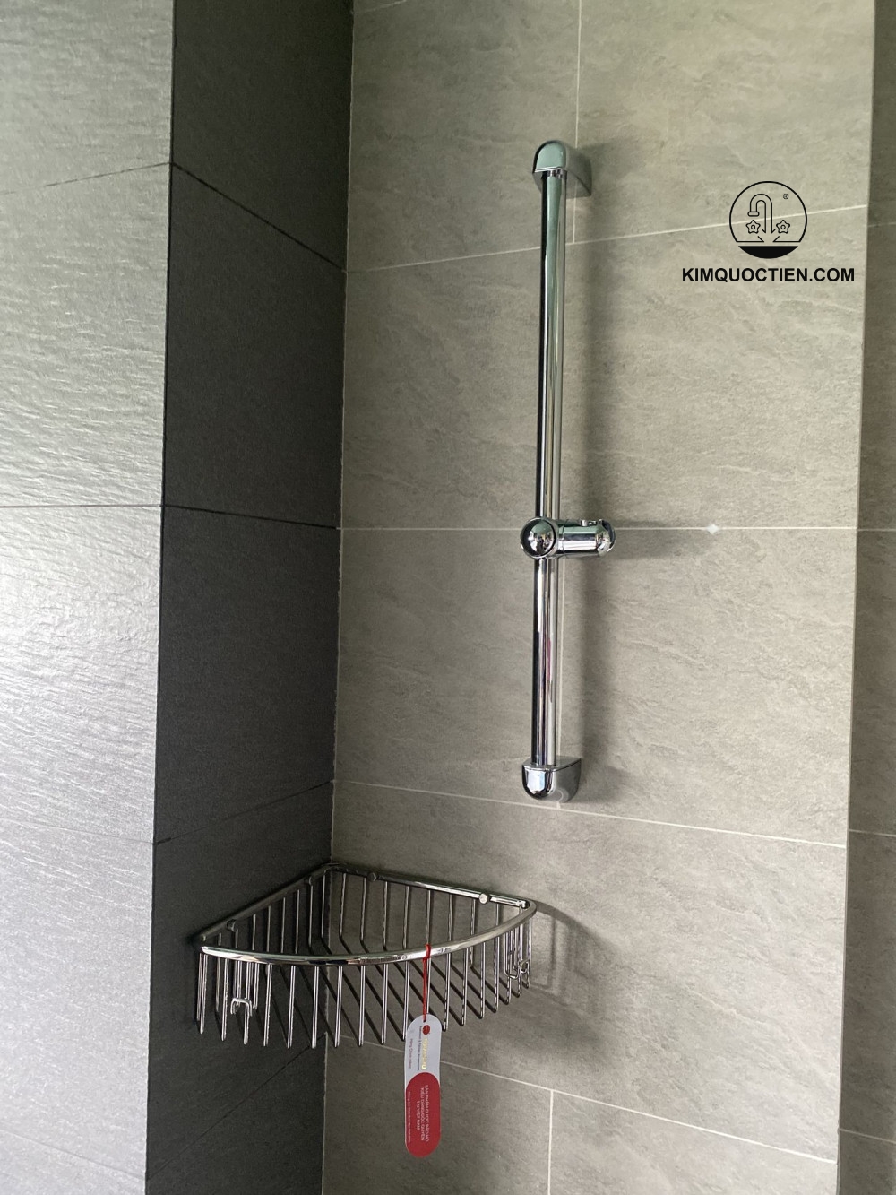 Thanh trượt vòi sen TOTO TX721AN với thiết kế thanh mảnh, lớp mạ Cr–Ni sáng bóng