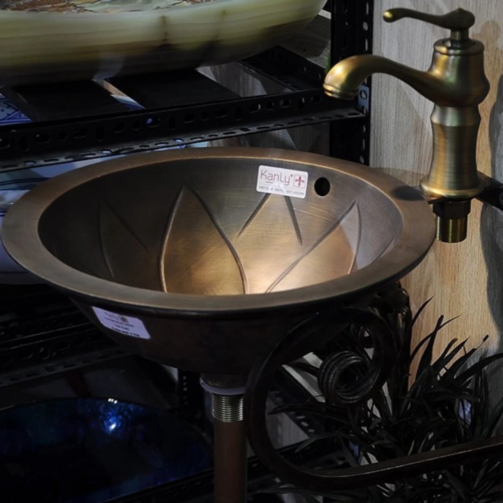 Chậu lavabo Kanly GCL02 đặt bàn đồng thau họa tiết cánh hoa sen 360x160 mm