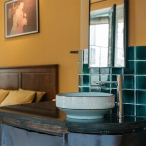 Chậu rửa mặt lavabo màu xanh Kanly SU111 đặt bàn sứ mỹ thuật 400x150mm