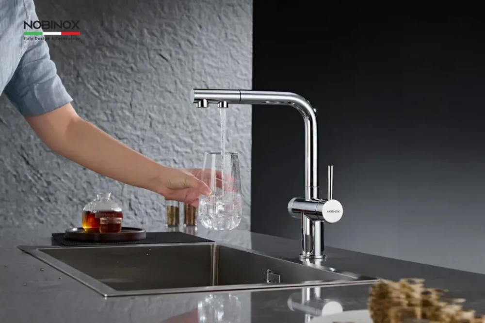 Cấu trúc hai đầu vòi giúp phân tách rõ ràng hai nguồn nước khác nhau trong quá trình sử dụng