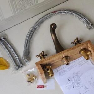 Vòi lavabo 5 lỗ Kanly GCB04 nóng lạnh bằng đồng cổ điển