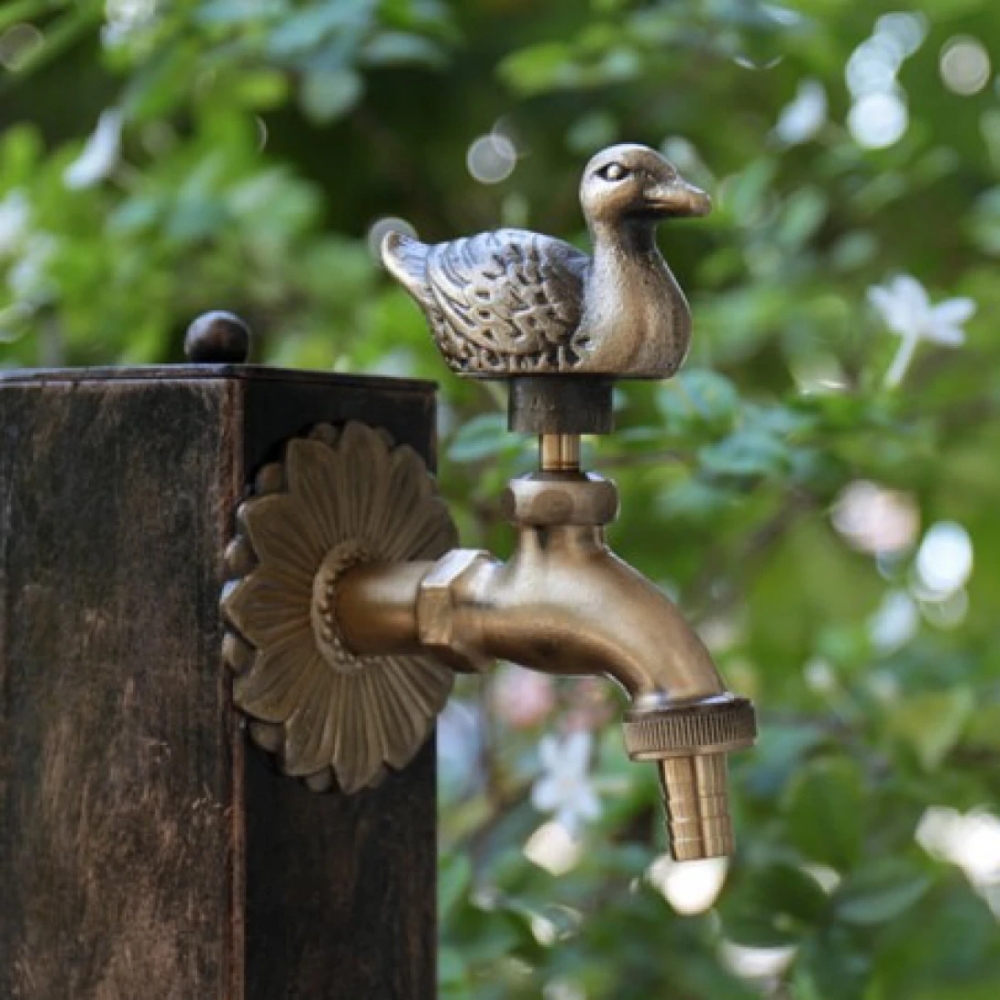 Vòi nước lạnh Kanly GCT02 gắn tường bằng đồng cổ điển