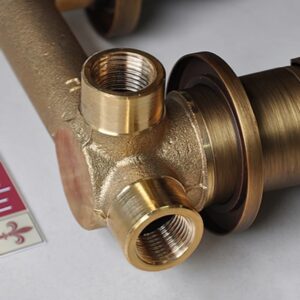 Vòi lavabo Kanly GCT04 nóng lạnh gắn tường bằng đồng