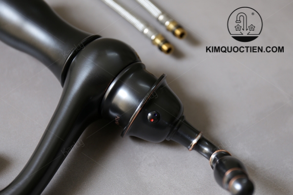 Vòi Lavabo Kanly GCV14B Nóng Lạnh Cổ Điển Màu Đen