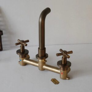 Vòi lavabo Kanly GCT07 nóng lạnh bằng đồng gắn âm tường