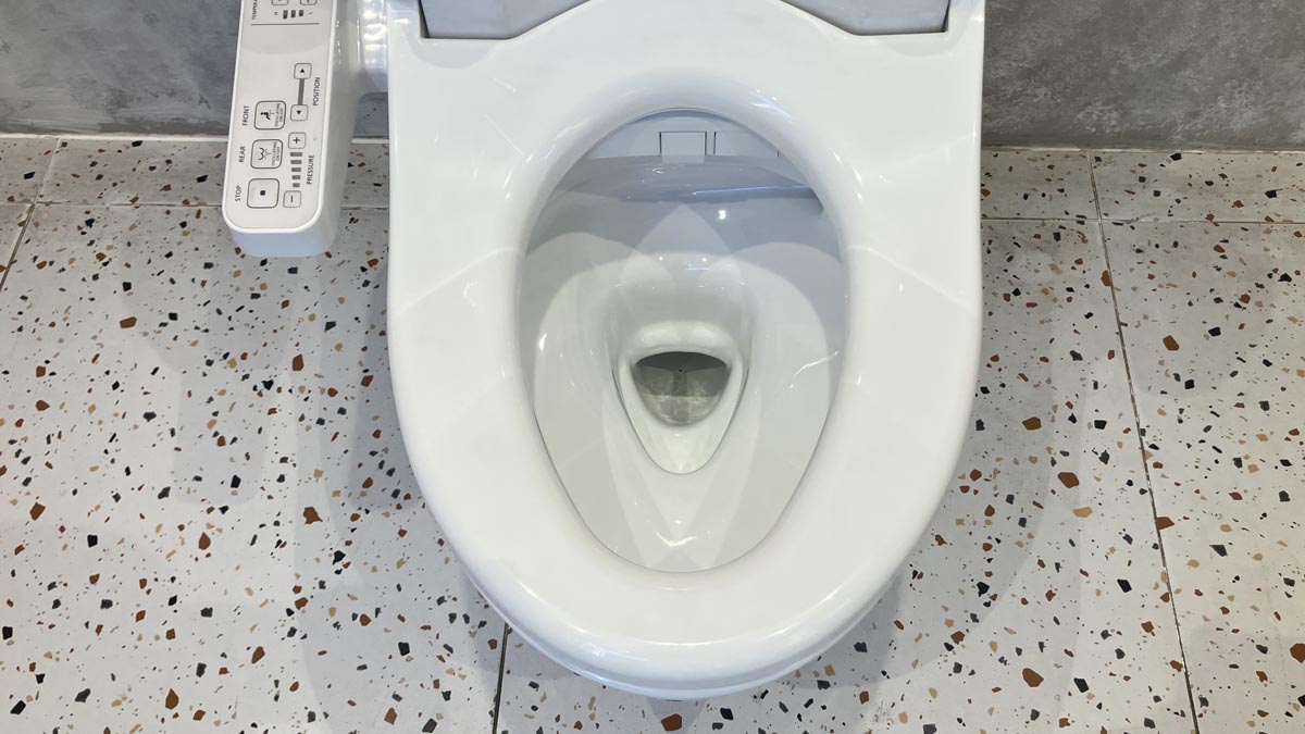 Bồn cầu 2 khối TOTO CS838DW18 nắp rửa điện tử WASHLET C2 cơ bản TCF23710AAA