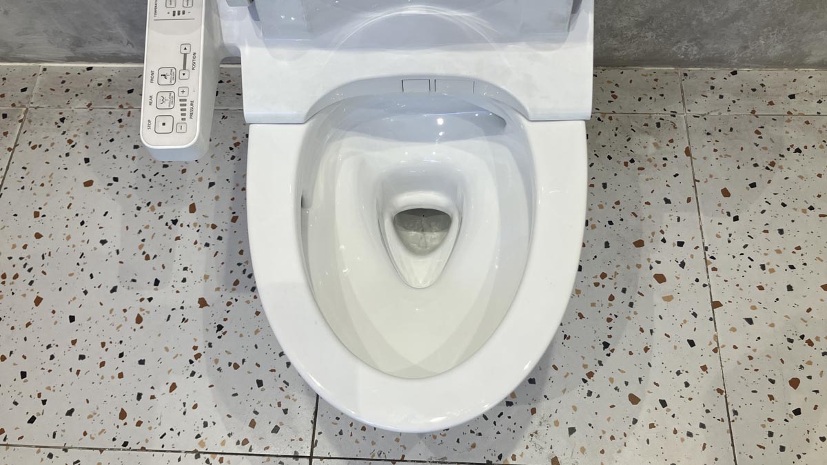 Bồn cầu 2 khối TOTO CS838DW18 nắp rửa điện tử WASHLET C2 cơ bản TCF23710AAA