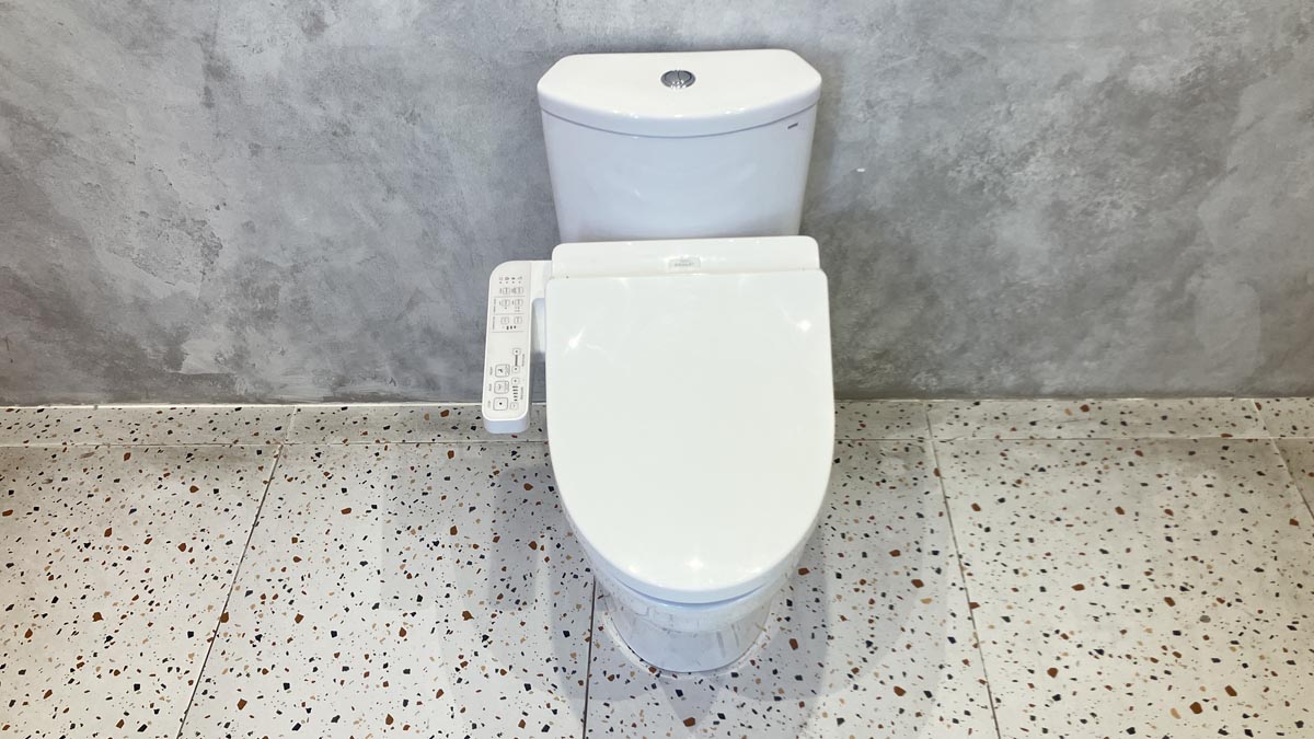 Bồn cầu 2 khối TOTO CS838DW18 nắp rửa điện tử WASHLET C2 cơ bản TCF23710AAA