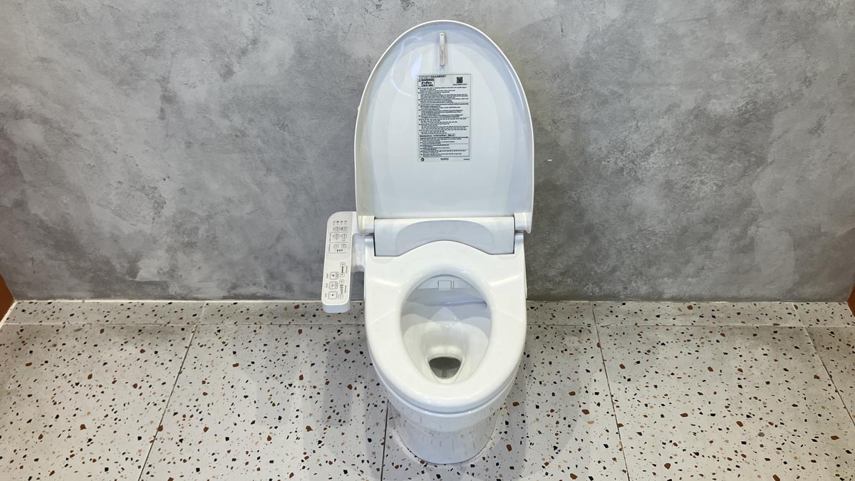 Bồn cầu 2 khối TOTO CS838DW18 nắp rửa điện tử WASHLET C2 cơ bản TCF23710AAA