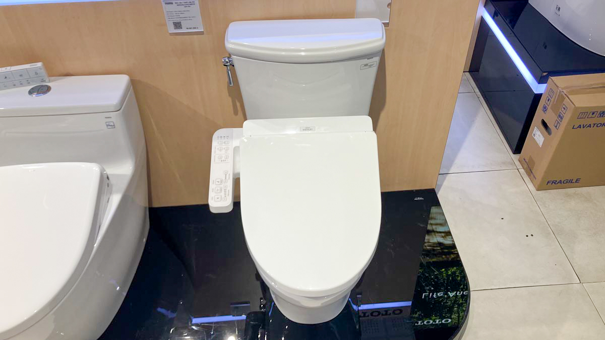 Bồn cầu 2 khối TOTO CS986GW18 nắp rửa điện tử WASHLET C2 cơ bản TCF23710AAA