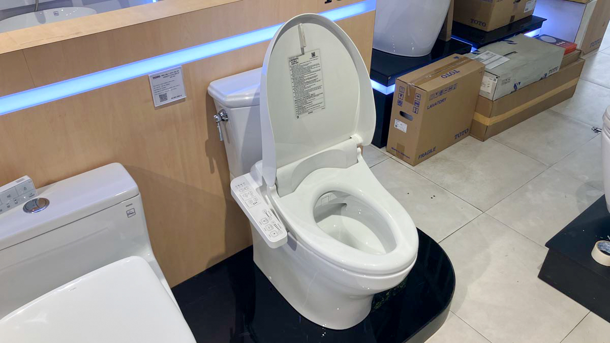 Bồn cầu 2 khối TOTO CS986GW18 nắp rửa điện tử WASHLET C2 cơ bản TCF23710AAA