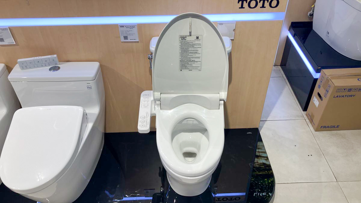 Bồn cầu 2 khối TOTO CS986GW18 nắp rửa điện tử WASHLET C2 cơ bản TCF23710AAA