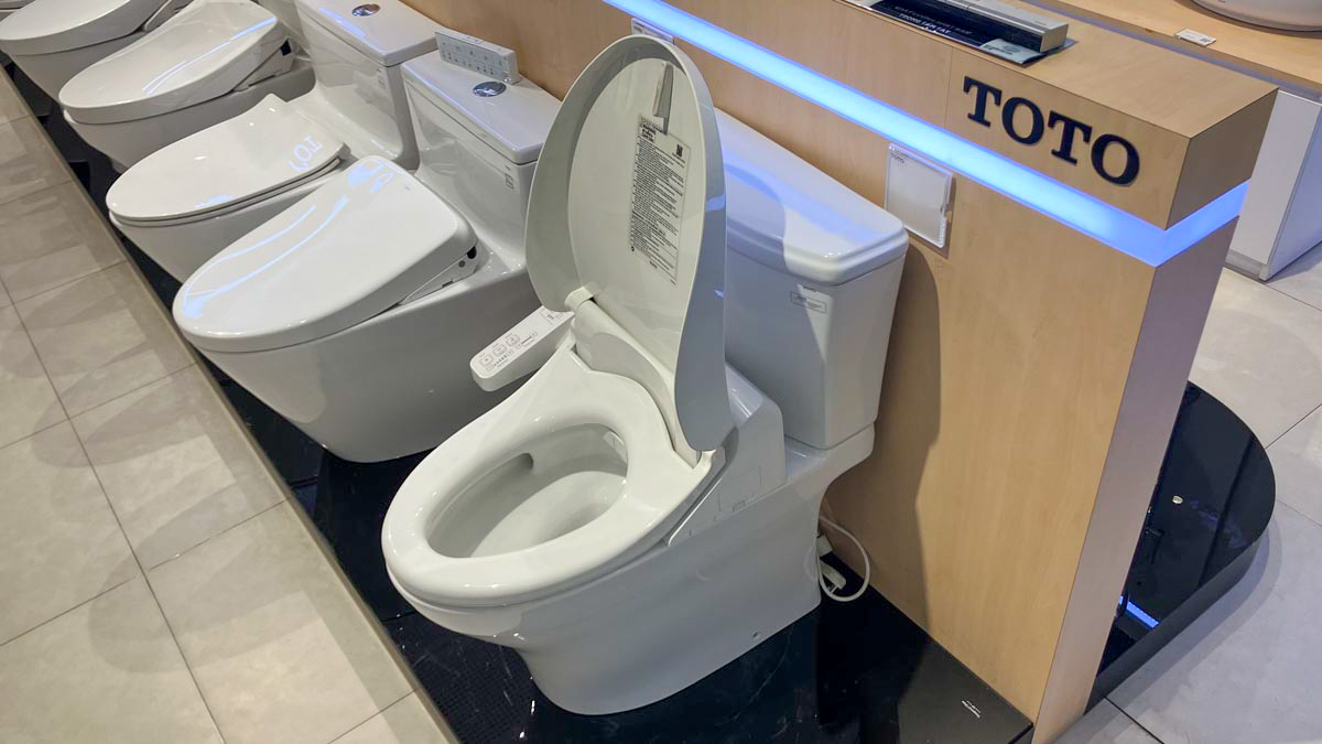 Bồn cầu 2 khối TOTO CS986GW18 nắp rửa điện tử WASHLET C2 cơ bản TCF23710AAA
