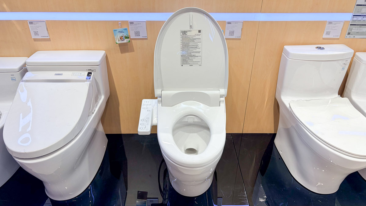 Bồn cầu 1 khối TOTO MS887CRW26 nắp rửa điện tử WASHLET S1 TCF23661GAA giấu dây