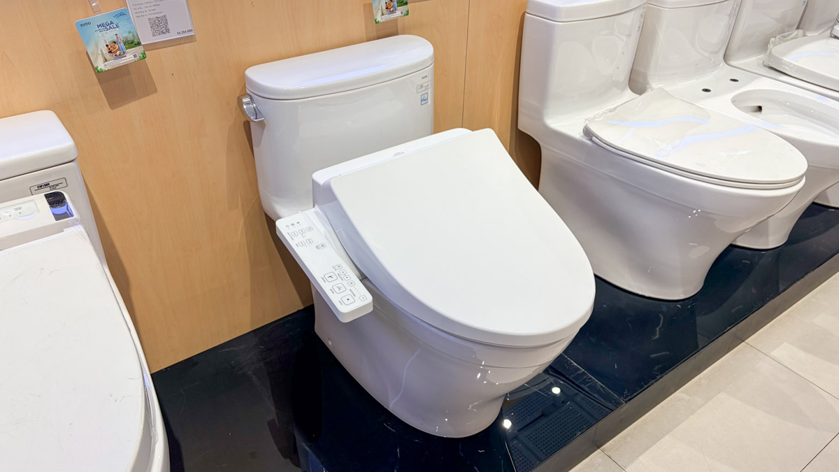Bồn cầu 1 khối TOTO MS887CRW26 nắp rửa điện tử WASHLET S1 TCF23661GAA giấu dây