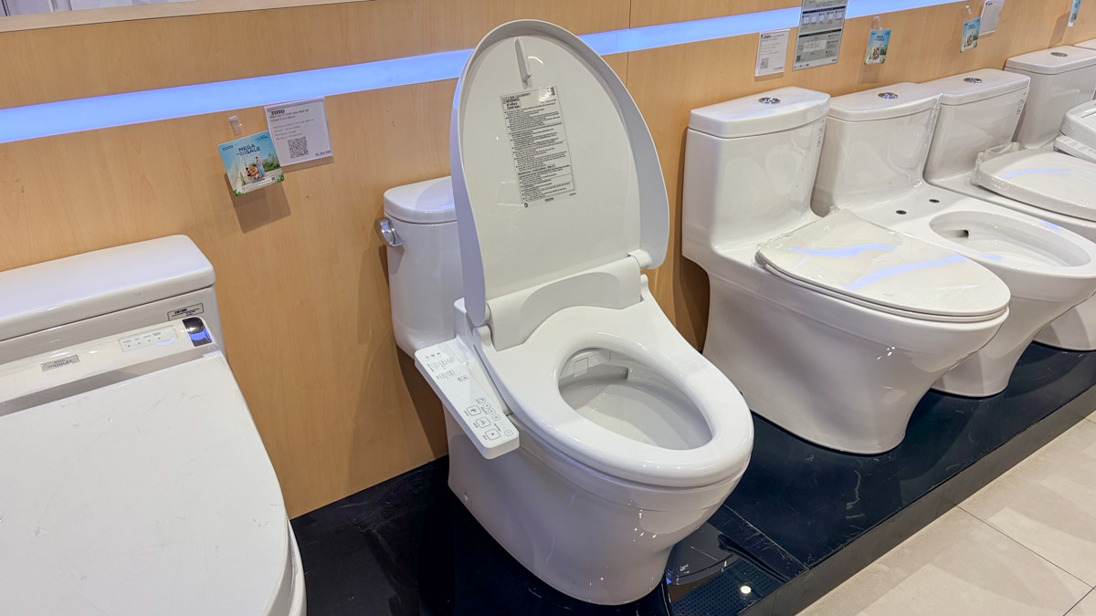 Bồn cầu 1 khối TOTO MS887CRW26 nắp rửa điện tử WASHLET S1 TCF23661GAA giấu dây
