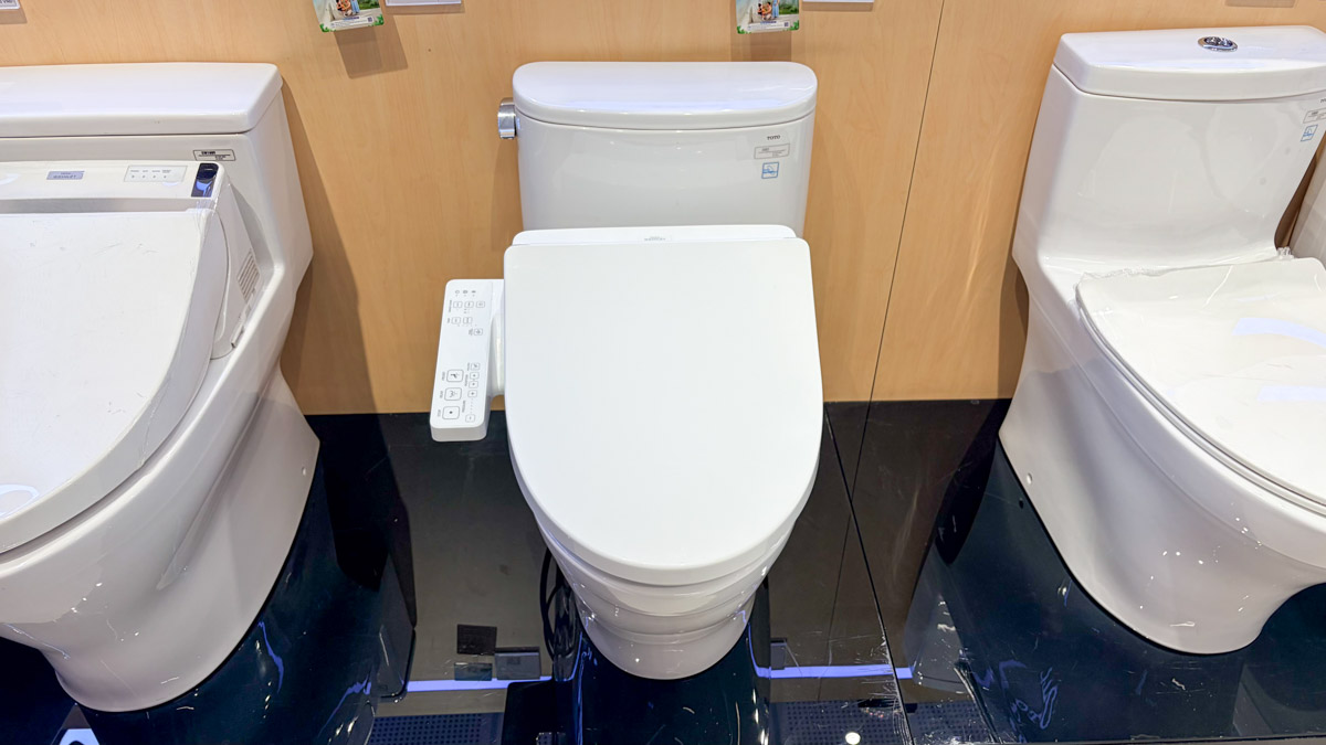Bồn cầu 1 khối TOTO MS887CRW26 nắp rửa điện tử WASHLET S1 TCF23661GAA giấu dây