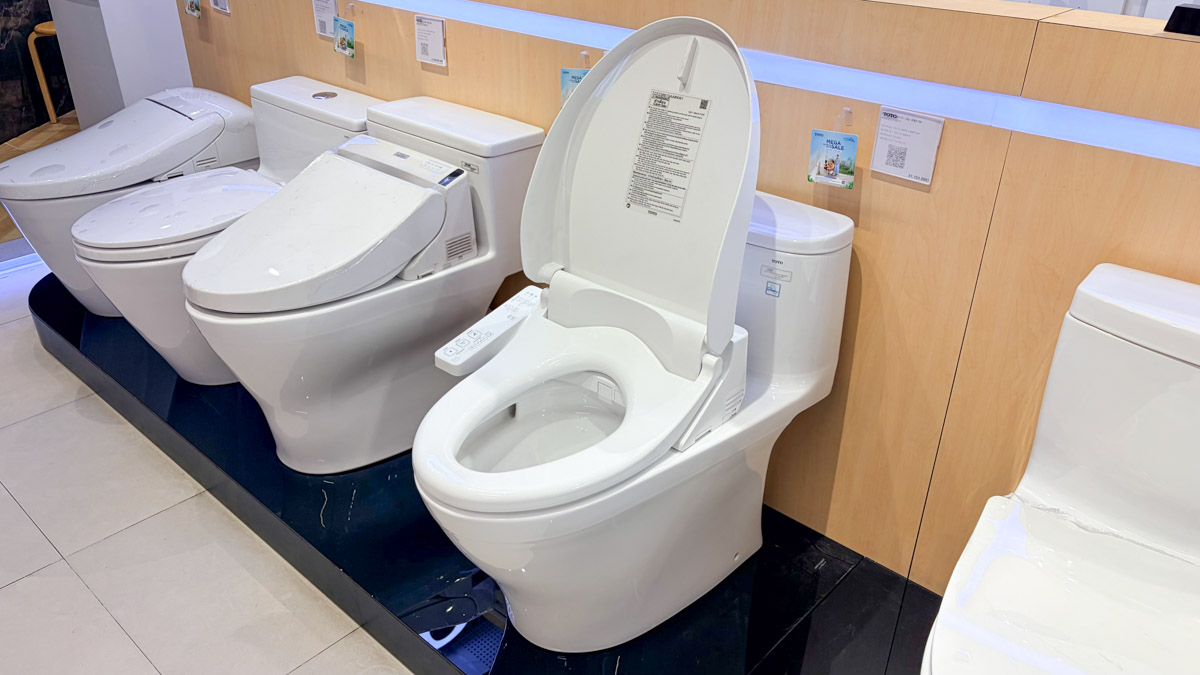 Bồn cầu 1 khối TOTO MS887CRW26 nắp rửa điện tử WASHLET S1 TCF23661GAA giấu dây