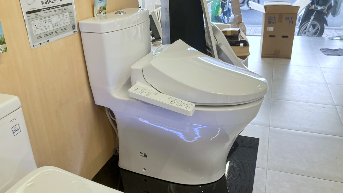 Bồn cầu 1 khối TOTO MS889CDRW26 nắp rửa điện tử WASHLET S1 TCF23661GAA giấu dây