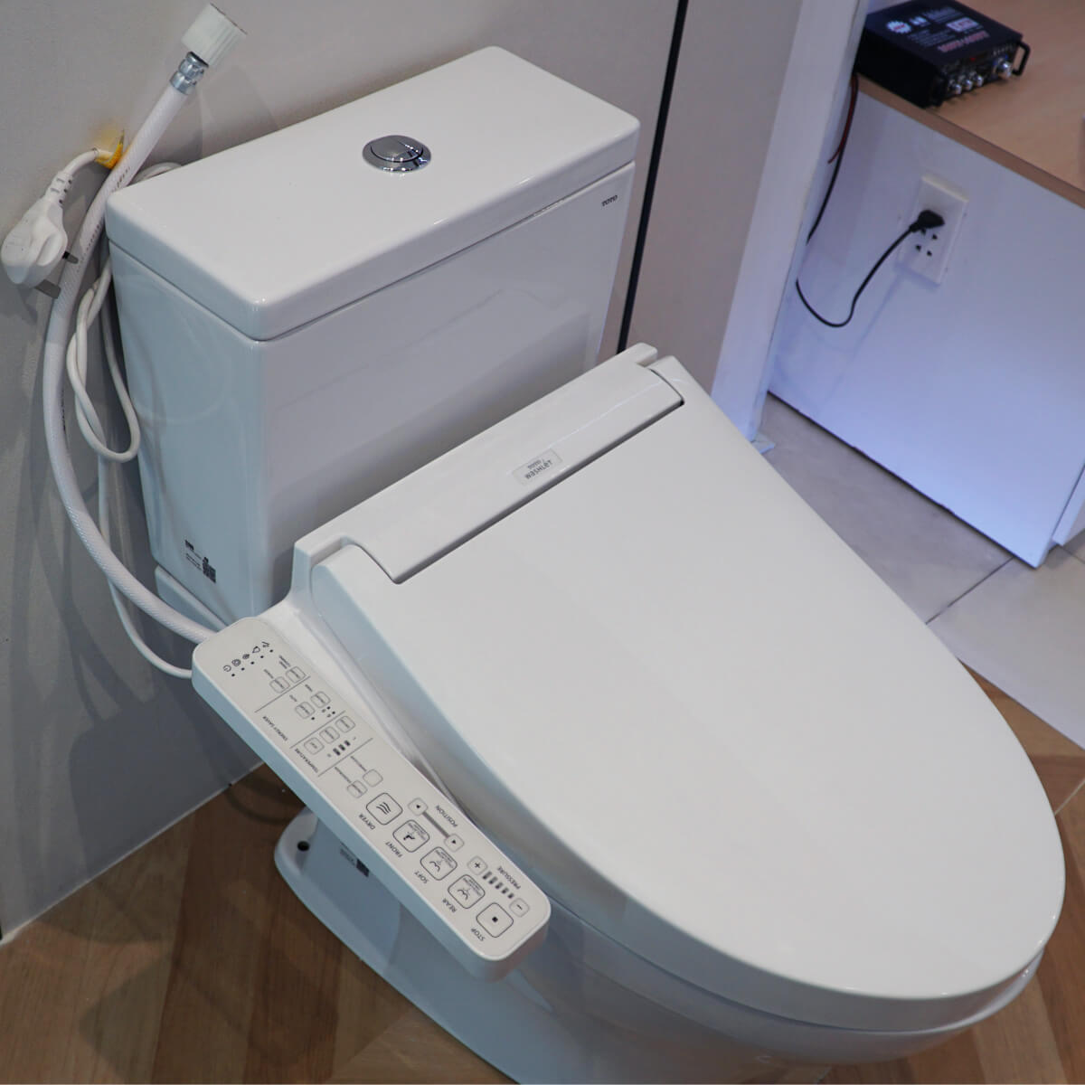 Bồn cầu 2 khối TOTO CS326DW16 nắp rửa điện tử WASHLET C2 TCF23410AAA